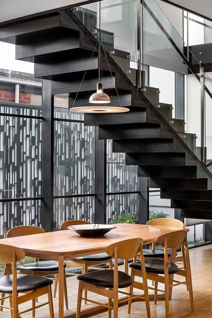 modern-staircase-2021-08-27-09-55-43-utc